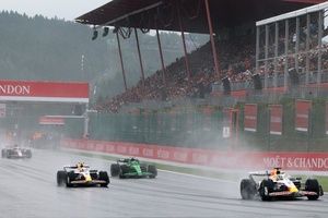 F1: Hamilton e Verstappen detonam demora para largada na Bélgica; Bortoleto e Sainz defendem decisão