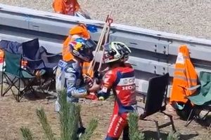 Mir y Alex M&aacute;rquez mantuvieron una conversaci&oacute;n "intensa", de las que "no llevan a ning&uacute;n lado"