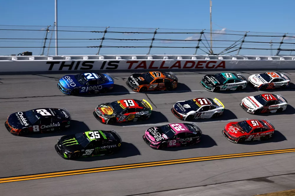 Kyle Busch, Richard Childress Racing Chevrolet; Riley Herbst, 23XI Racing Toyota; Josh Berry, Wood Brothers Racing Ford; Chase Briscoe, Joe Gibbs Racing Toyota; Anthony Alfredo, Beard Motorsports Chevrolet; Denny Hamlin, Joe Gibbs Racing Toyota; Cody Ware, Rick Ware Racing Ford; Chris Buescher RFK Racing Ford; Brad Keselowski, RFK Racing Ford; Michael McDowell, Spire Motorsports Chevrolet; Austin Hill Richard Childress Racing Chevrolet