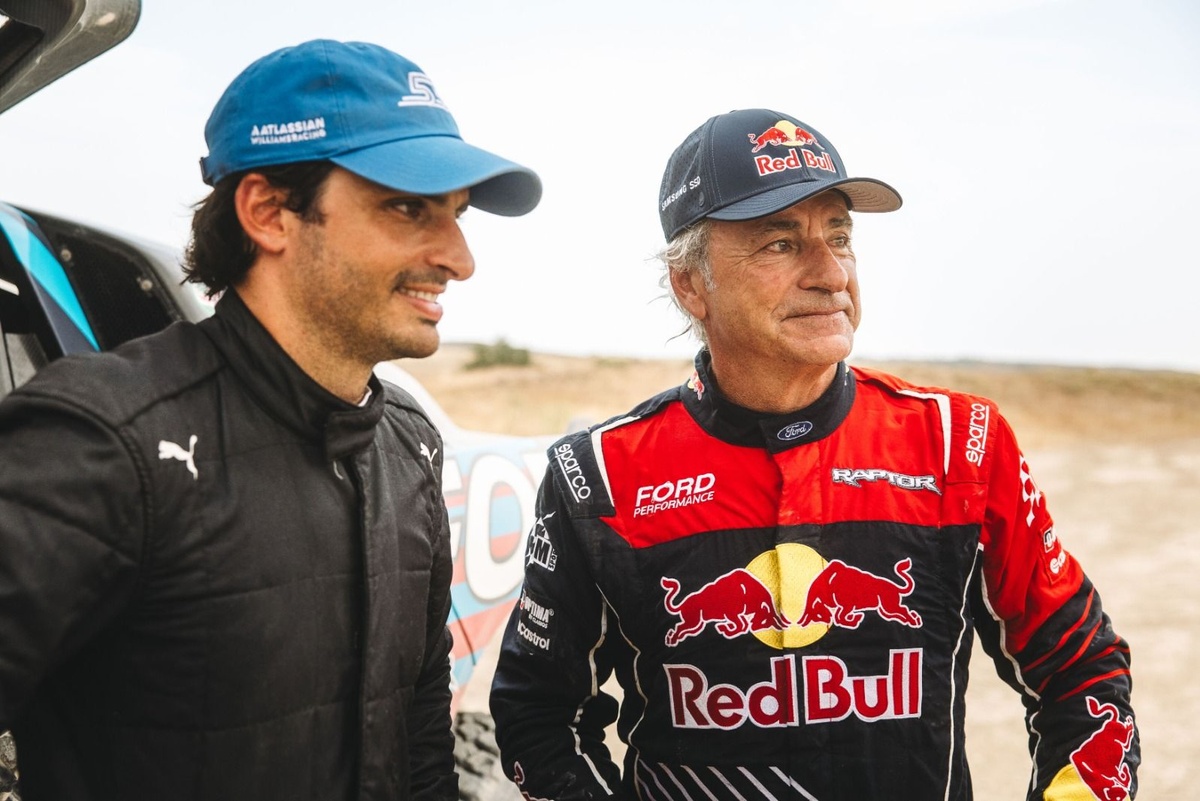 Sainz sufre como copiloto de su padre en el Ford Raptor: «¡Estás loco, papá!» 