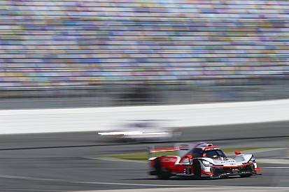 Juan Pablo Montoya lidera la primera hora en Daytona