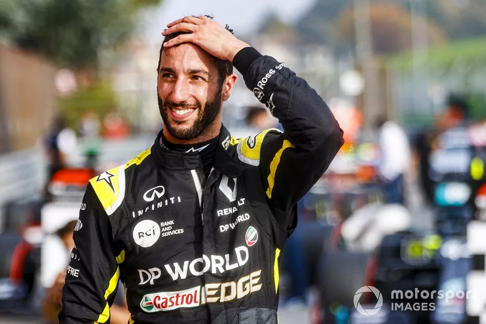 Le troisi&egrave;me Daniel Ricciardo, Renault F1, arrive dans le Parc Ferm&eacute;
