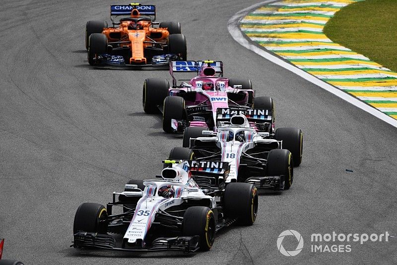 Sergey Sirotkin, Williams FW41 leads Lance Stroll, Williams FW41, Esteban Ocon, Racing Point Force India VJM11 and Stoffel Vandoorne, McLaren MCL33