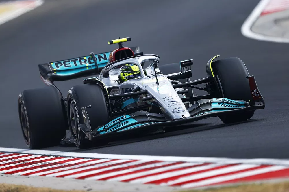 Lewis Hamilton, Mercedes W13