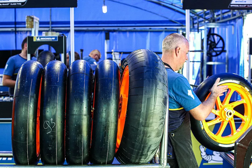 Michelin tyre fitter