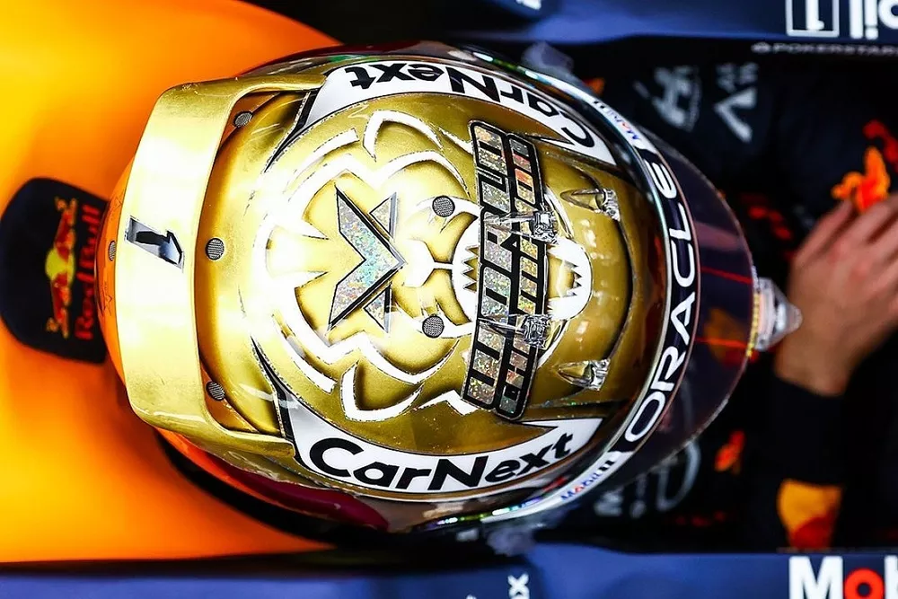 Casco especial de campeón de Max Verstappen en 2022