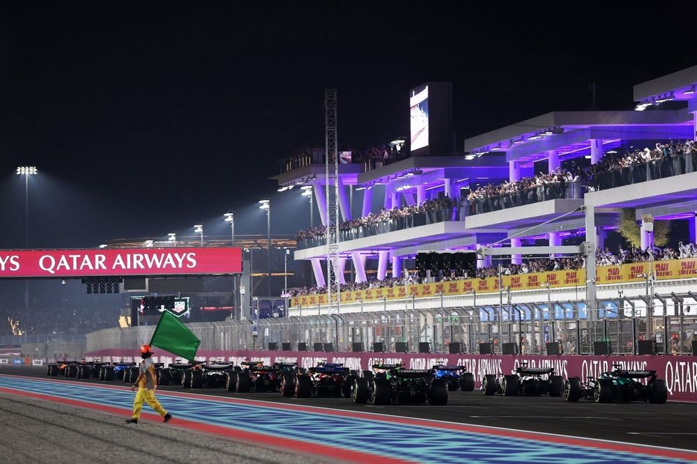 LUSAIL CITY, QATAR - NOVEMBER 30: Drivers prepare for the start on the grid during the F1 Grand Prix of Qatar at Lusail International Circuit on November 30, 2025 in Lusail City, Qatar. (Photo by Lars Baron/LAT Images)
