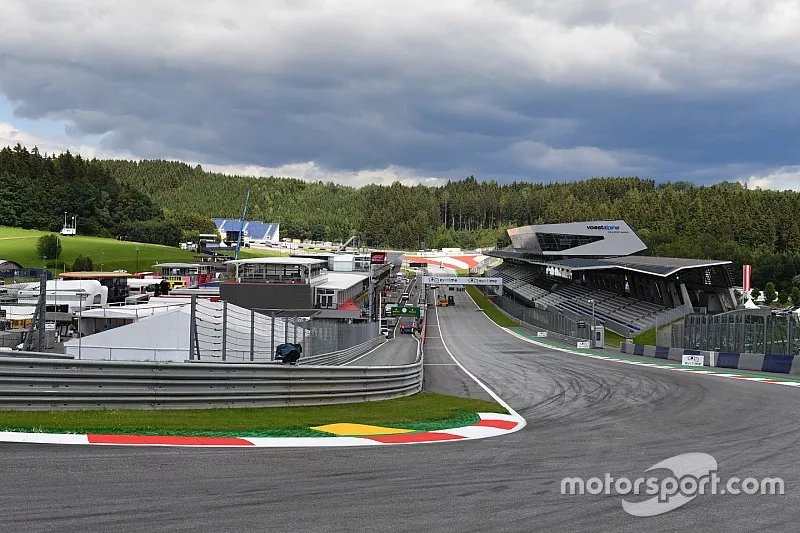 Le paddock du Red Bull Ring vu depuis le premier virage