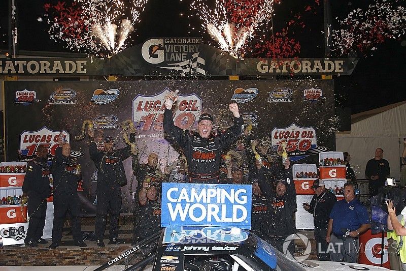 Sauter survives carnage and wins wild Truck race at Phoenix