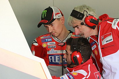 Lorenzo siente que aceleró el progreso de Ducati
