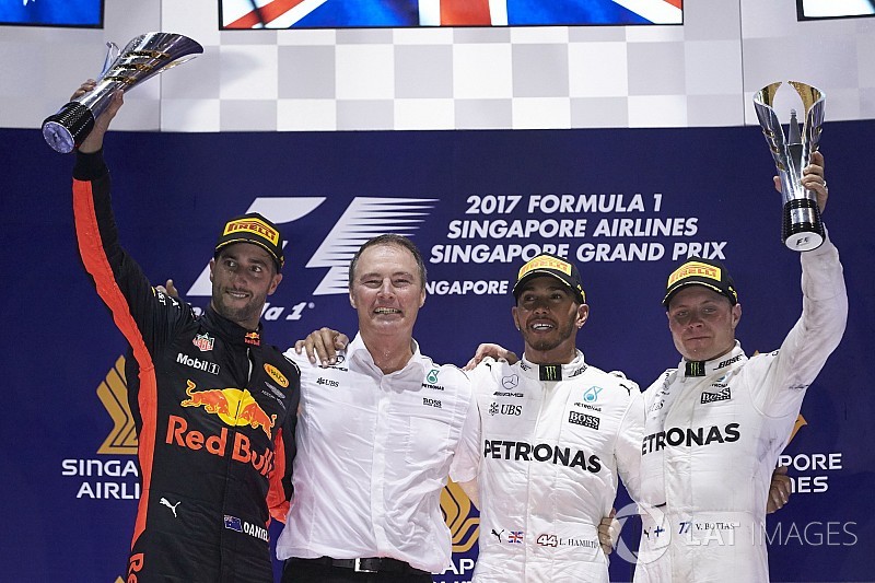 Singapur GP: Ferrari kabus yaşadı, Hamilton kazanarak büyük avantaj sağladı!