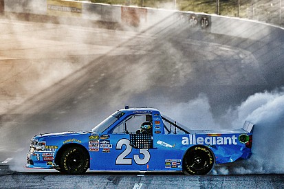 Elliott aprovecha error de Bell y triunfa en Martinsville