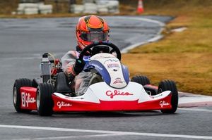 佐藤琢磨主宰TAKUMA KIDS KART ACADEMYが新東京サーキットで開催。12月の氷雨の中、堀澤惺渚（ホリザワ・セナ）がファイナルレースで勝利