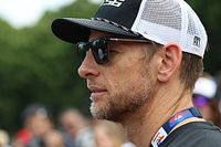 Button odni&oacute;sł się do plotek