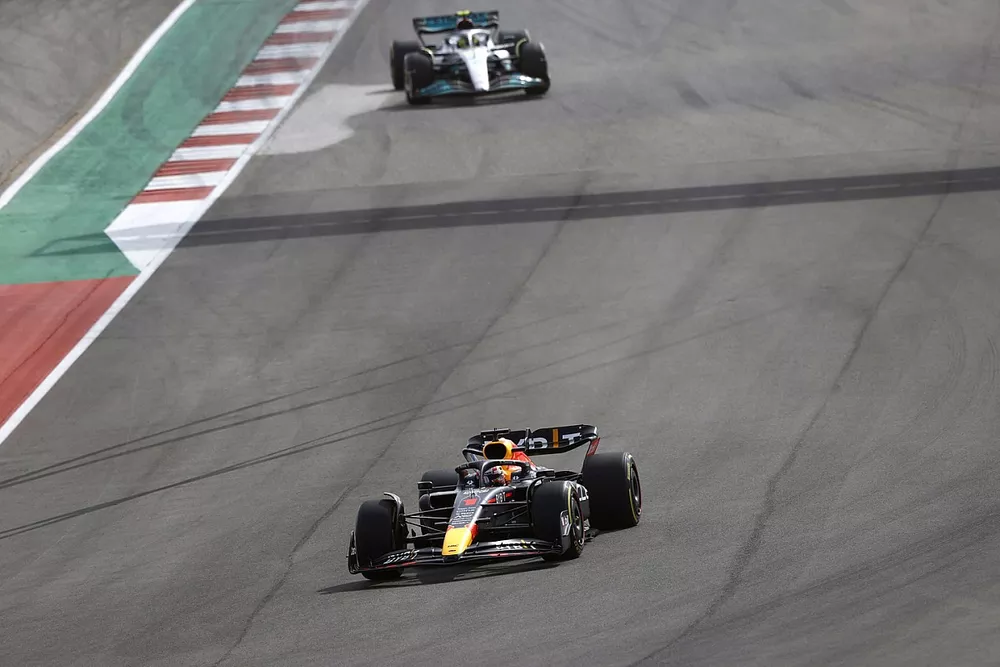 Max Verstappen, Red Bull Racing RB18, Lewis Hamilton, Mercedes W13