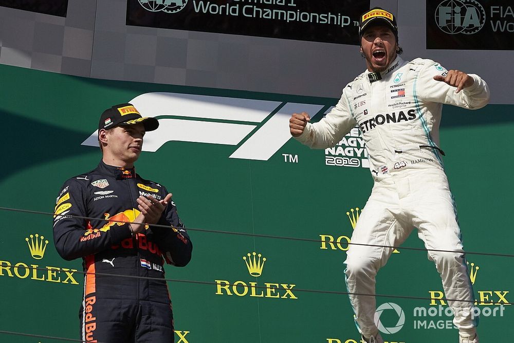 Podio: segundo lugar Max Verstappen, Red Bull Racing, ganador de la carrera Lewis Hamilton, Mercedes AMG F1, y el tercer lugar Sebastian Vettel, Ferrari