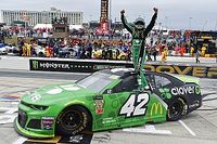 Kyle Larson gana después de 75 carreras