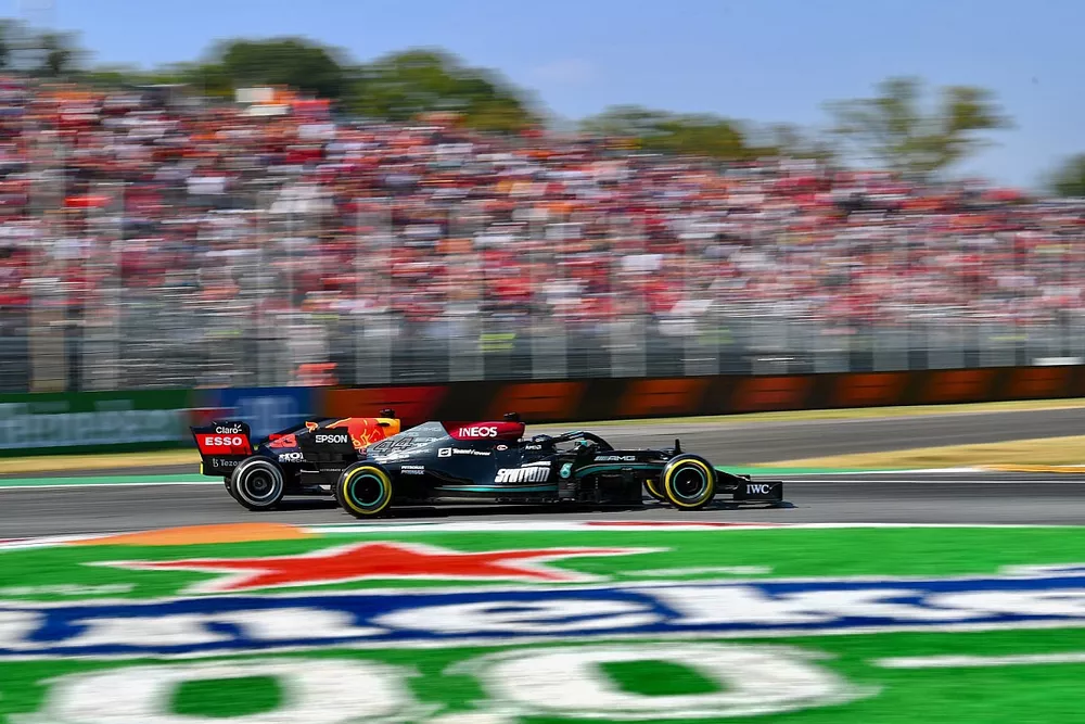 Secuencia del choque de Lewis Hamilton, Mercedes W12 y Max Verstappen, Red Bull Racing RB16B