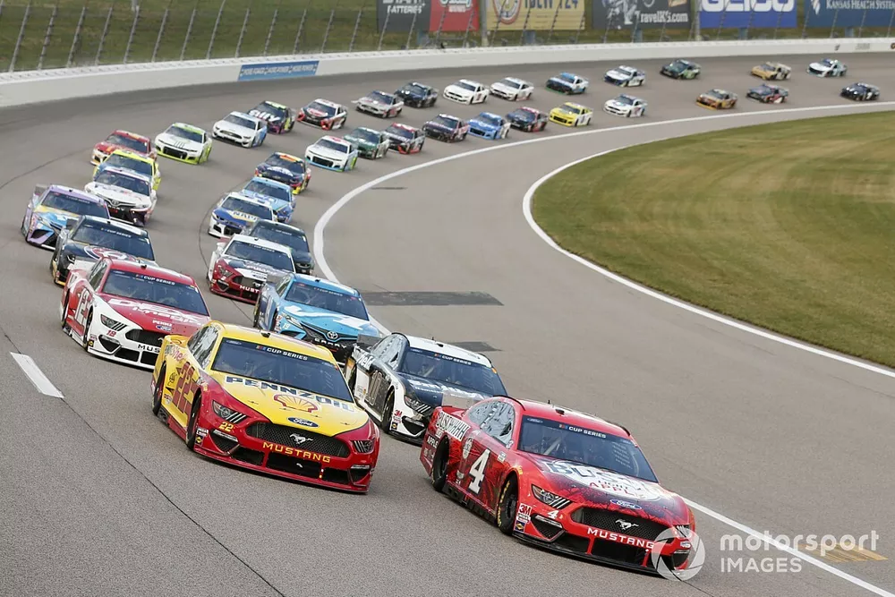 Joey Logano, Team Penske, Ford Mustang Mustang Shell Pennzoil Ford Mustang Kevin Harvick, Stewart-Haas Racing, Busch Light Apple Ford Mustang