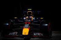 Red Bull F1 renov&oacute; a Checo P&eacute;rez para mantener a Verstappen, dice Hill