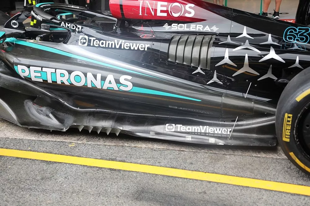 Mercedes W15  detalle del piso