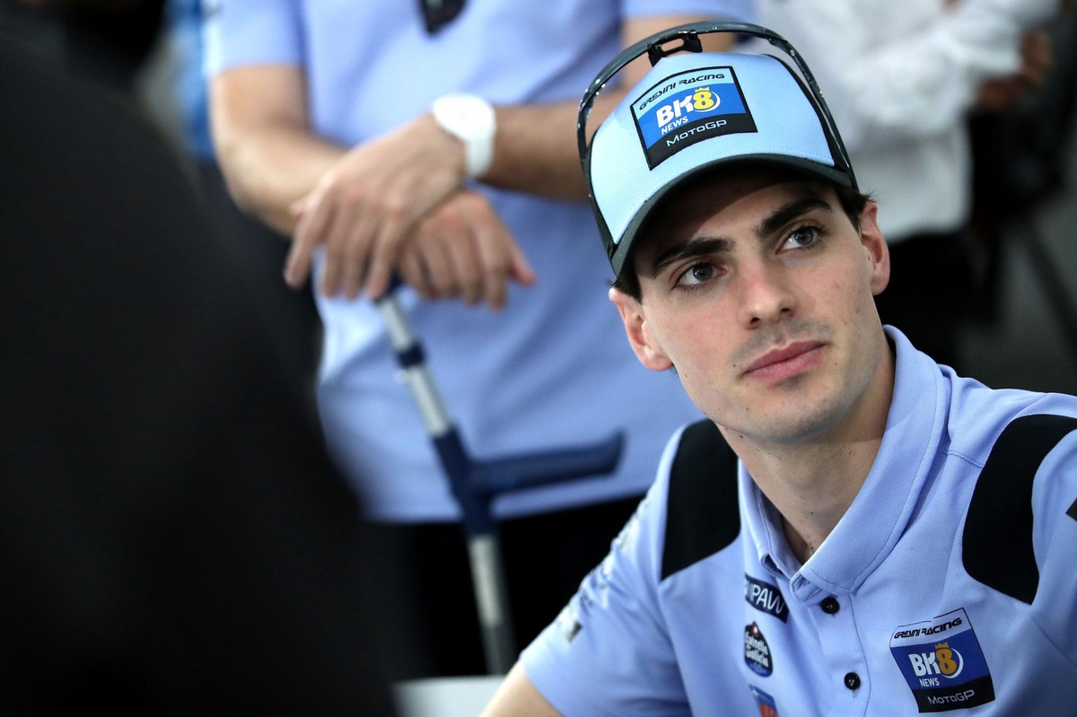 Aldeguer de retour avec une béquille : "Je me sens mieux sur la moto qu'en marchant !"