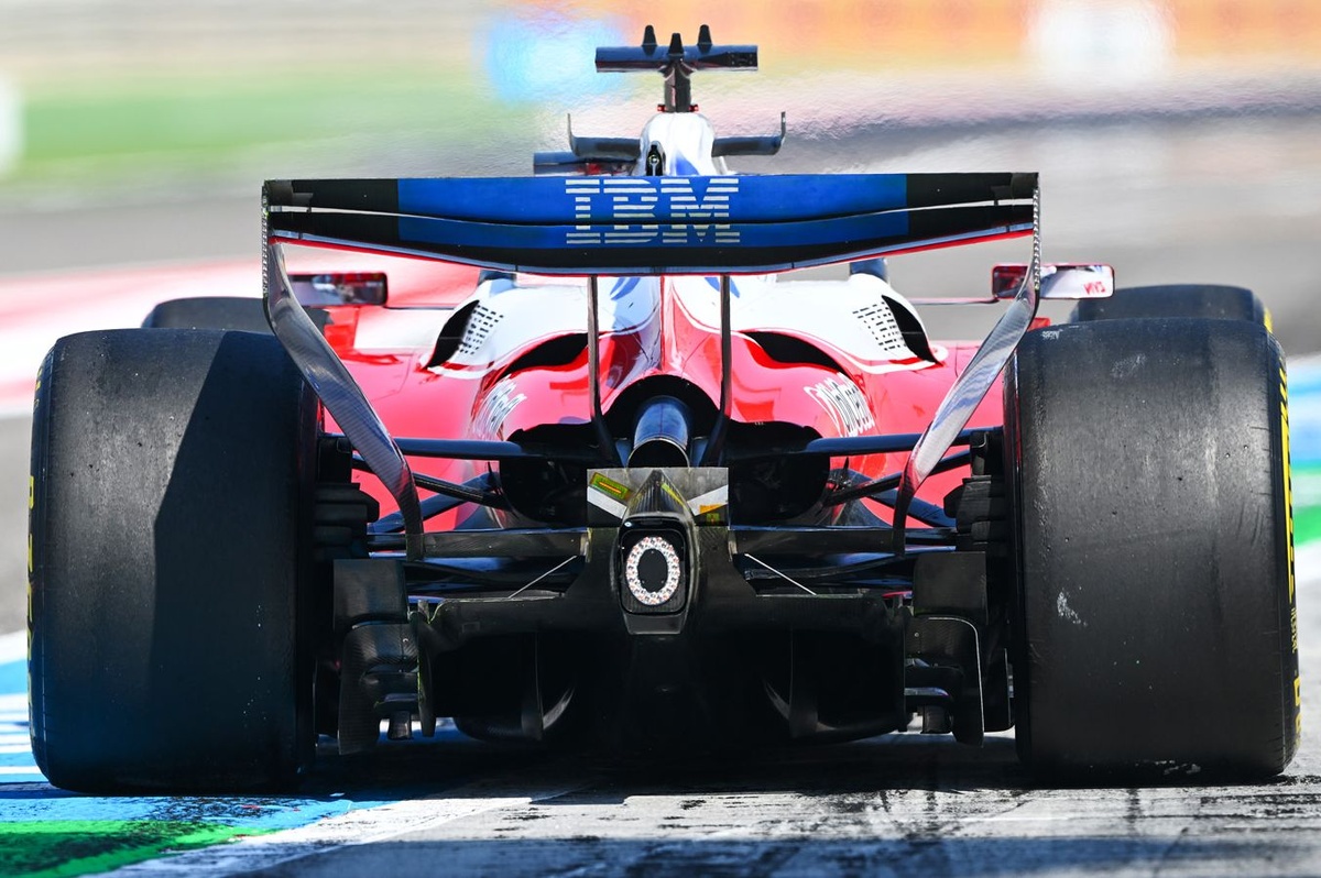 Pourquoi le flap à 180° de Ferrari renvoie à la Mercedes de 2011