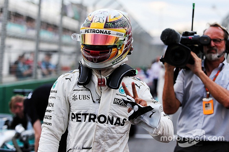 Hamilton verslaat Vettel en Bottas in spannende kwalificatie, Verstappen vijfde