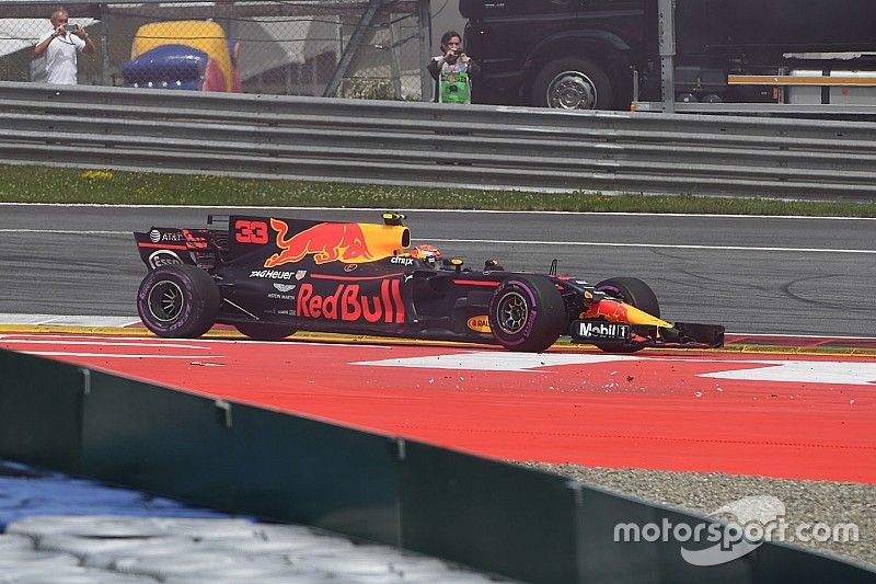 Max Verstappen, Red Bull Racing RB13 collieded