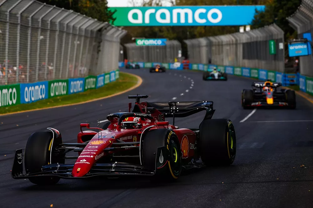 Charles Leclerc, Ferrari F1-75, Max Verstappen, Red Bull Racing RB18, Lewis Hamilton, Mercedes W13