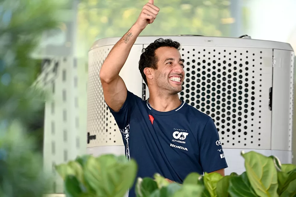 Daniel Ricciardo, Alpha Tauri, dans le paddock