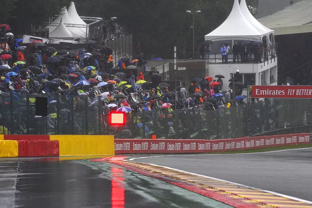 Les fans sous la pluie