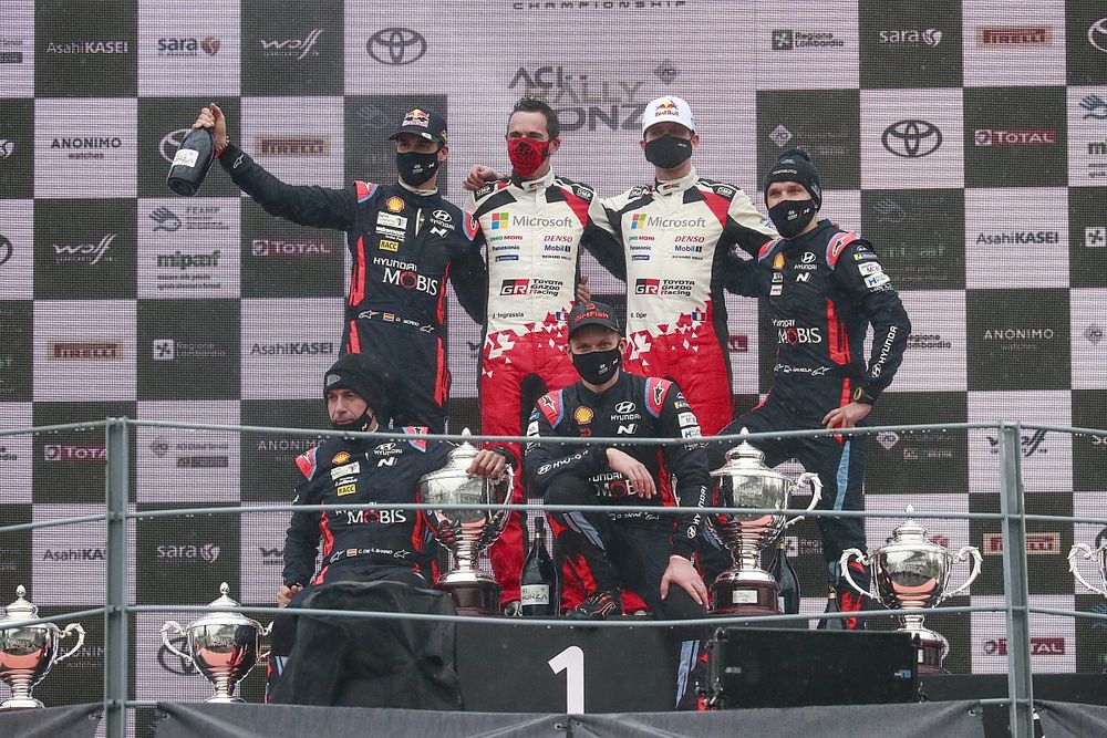 Podio: Ganador S&eacute;bastien Ogier, Julien Ingrassia, Toyota Gazoo Racing WRT Toyota Yaris WRC, segundo lugar Dani Sordo, Carlos Del Barrio, Hyundai Motorsport Hyundai i20 Coupe WRC, tercer lugar Ott T&auml;nak, Martin J&auml;rveoja, Hyundai Motorsport Hyundai i20 Coupe WRC