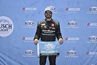 Martin Truex Jr. logra la pole y Su&aacute;rez sale 6&ordm; en Darlington