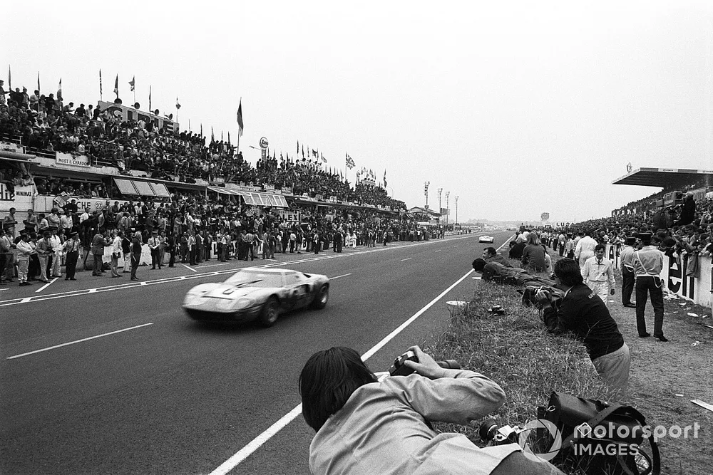 #6 John Wyer Automotive Engineering Ltd, Ford GT40: Jacky Ickx, Jackie Oliver