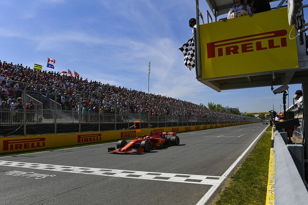 Sebastian Vettel, Ferrari SF90, cruza la l&iacute;nea de meta