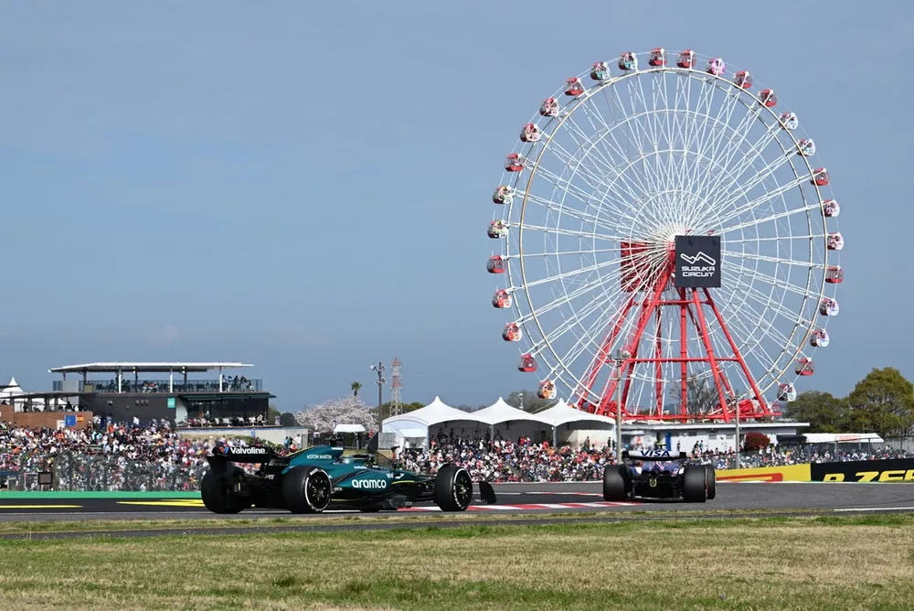 Lance Stroll, Aston Martin AMR24 and Yuki Tsunoda, VCARB 01 