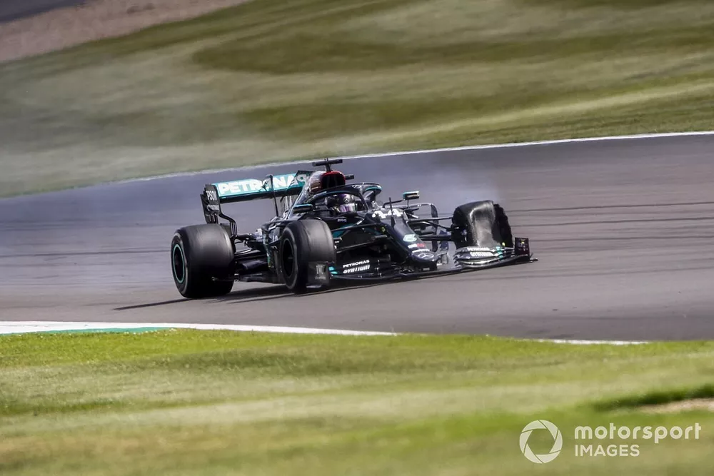 Lewis Hamilton, Mercedes F1 W11, lekke band