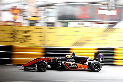 Terrore a Macau: la F3 della Floersch è un proiettile oltre le barriere, 5 feriti