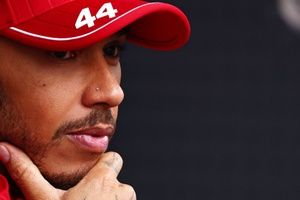 "Hamilton é simplesmente uma criança mimada", dispara ex-F1