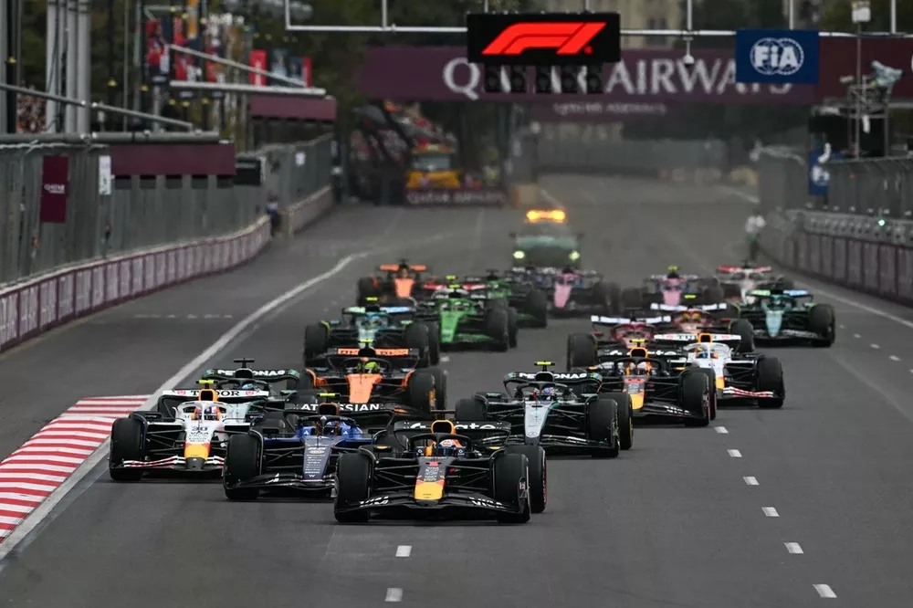 Le départ du GP d'Azerbaïdjan
