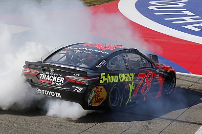 Труэкс выиграл гонку NASCAR в Фонтане