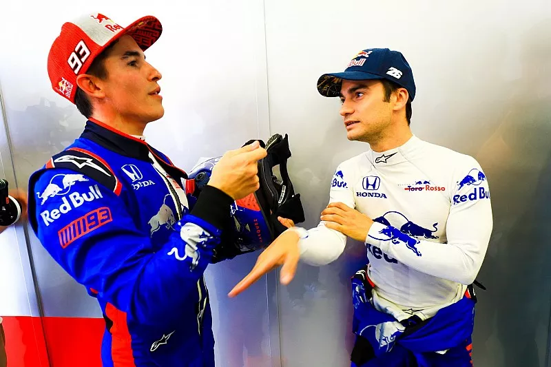 Marc M&aacute;rquez y Dani Pedrosa prueban el auto Toro Rosso F1