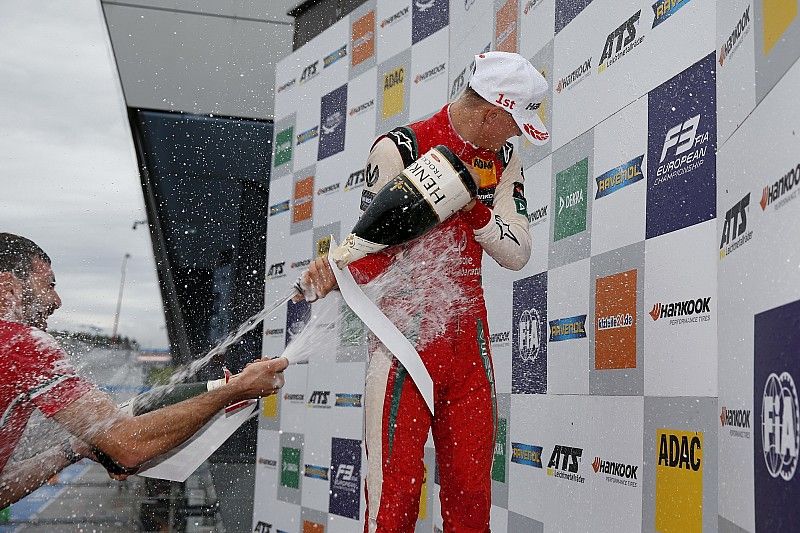 Podio: ganador de la carrera Mick Schumacher, PREMA Theodore Racing Dallara F317 - Mercedes-Benz