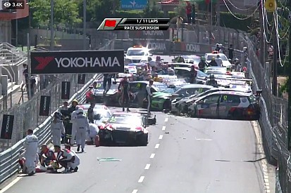Відео: великий завал на старті гонки WTCR у Португалії