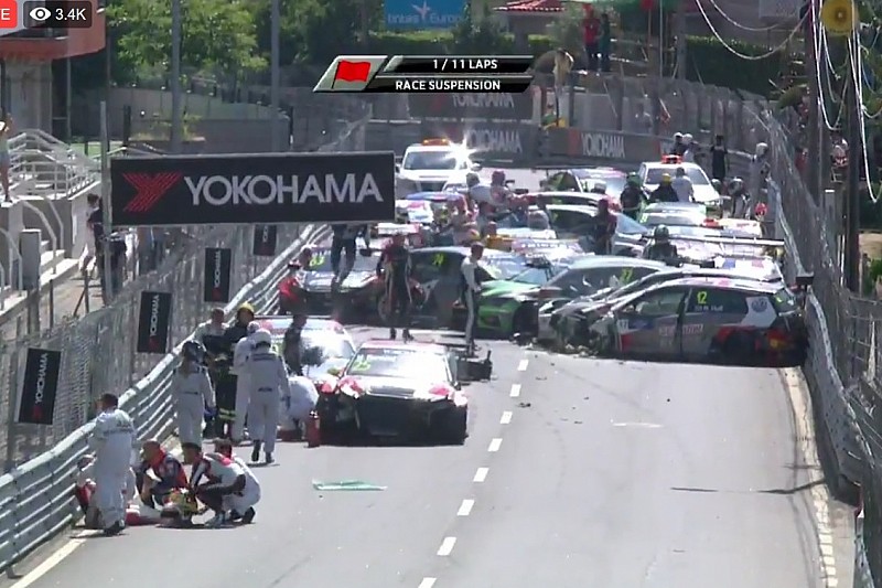 Un gran accidente marca la primera carrera de Vila Real; ganó Muller y Oriola fue 3º