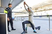 Russell zwraca uwagę na szczeg&oacute;ły