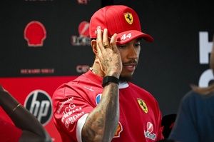 F1 - Hamilton 'joga toalha' depois de classificação decepcionante na Hungria: "Sou um inútil"