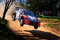 WRC Paraguay: Adrien Fourmaux lidera, Sebastien Ogier sufre un golpe