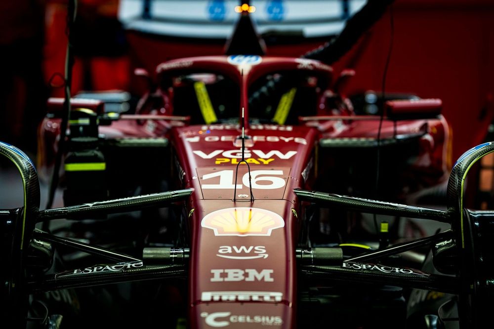 Ferrari: Esperimenti Estremi Infruttuosi a Singapore, la SF-25 Sottosterza Ancora